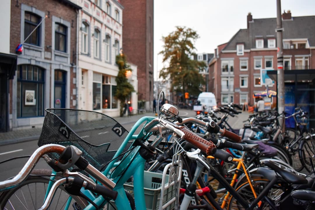 découvrez le tourisme à vélo : une façon unique d'explorer de nouveaux horizons, de profiter des paysages pittoresques et de vivre des aventures inoubliables sur deux roues. embarquez pour un voyage à travers des itinéraires de rêve adaptés à tous les niveaux.