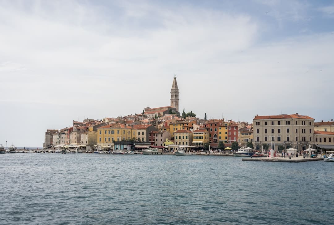 découvrez le monde fascinant du tourisme : des destinations incroyables aux expériences culturelles enrichissantes, explorez des paysages variés et planifiez vos prochains voyages pour créer des souvenirs inoubliables.