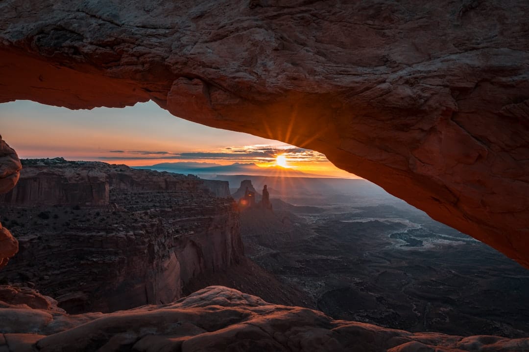 découvrez la beauté des paysages à travers le monde, des montagnes majestueuses aux plages ensoleillées. explorez des panoramas à couper le souffle qui inspirent l'aventure et la sérénité.