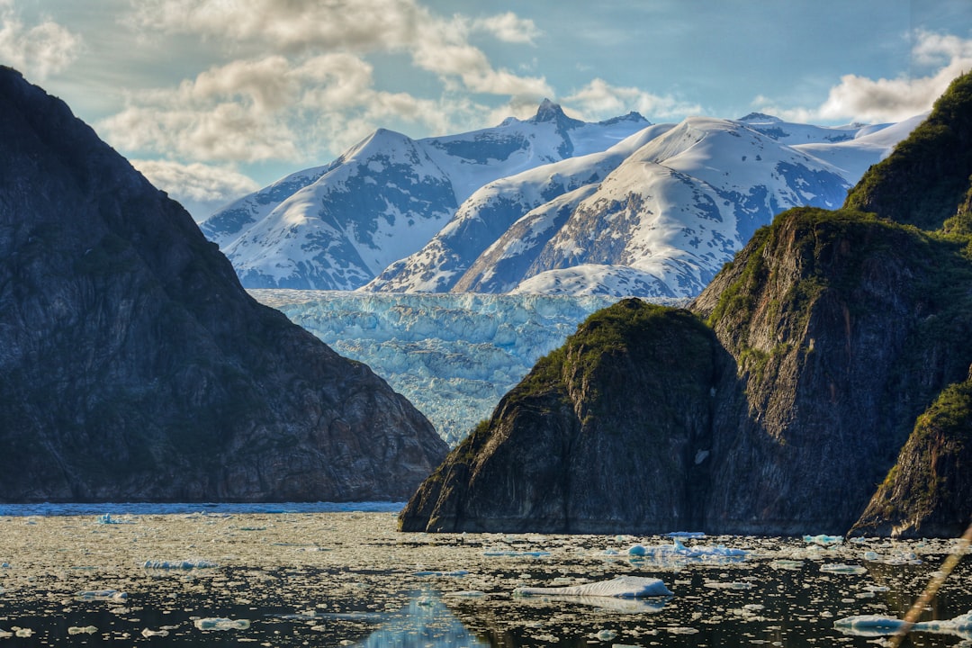 découvrez des paysages à couper le souffle à travers le monde, de majestueuses montagnes aux plages paradisiaques. plongez dans la beauté de la nature et laissez-vous inspirer par des vues imprenables et des horizons infinis.