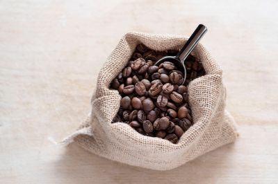 découvrez l'art de moudre votre café pour en révéler toutes les saveurs. apprenez les techniques et astuces pour obtenir un café parfaitement moulu qui sublimeront chaque tasse, pour un goût riche et inoubliable.