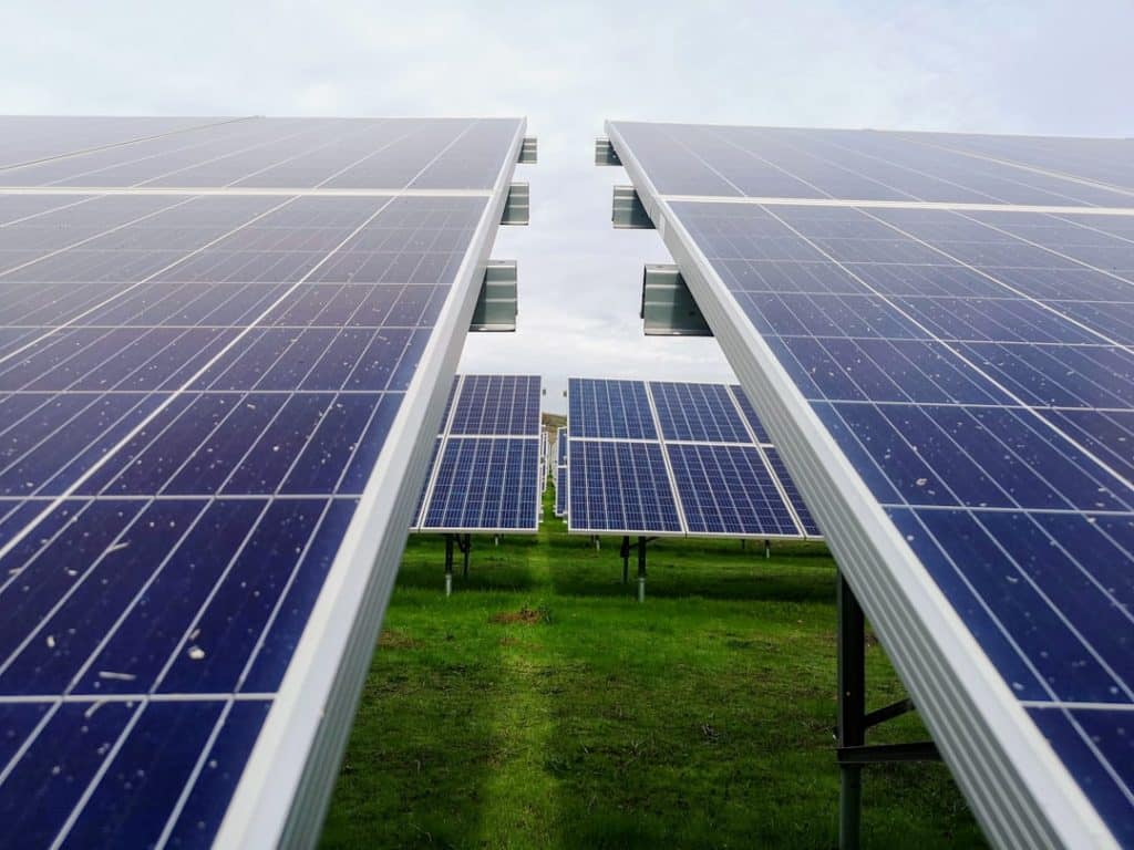 découvrez comment les panneaux solaires transforment l'énergie solaire en électricité propre et durable. apprenez les avantages, les technologies innovantes et comment investir dans des solutions écologiques pour un avenir énergétique responsable.