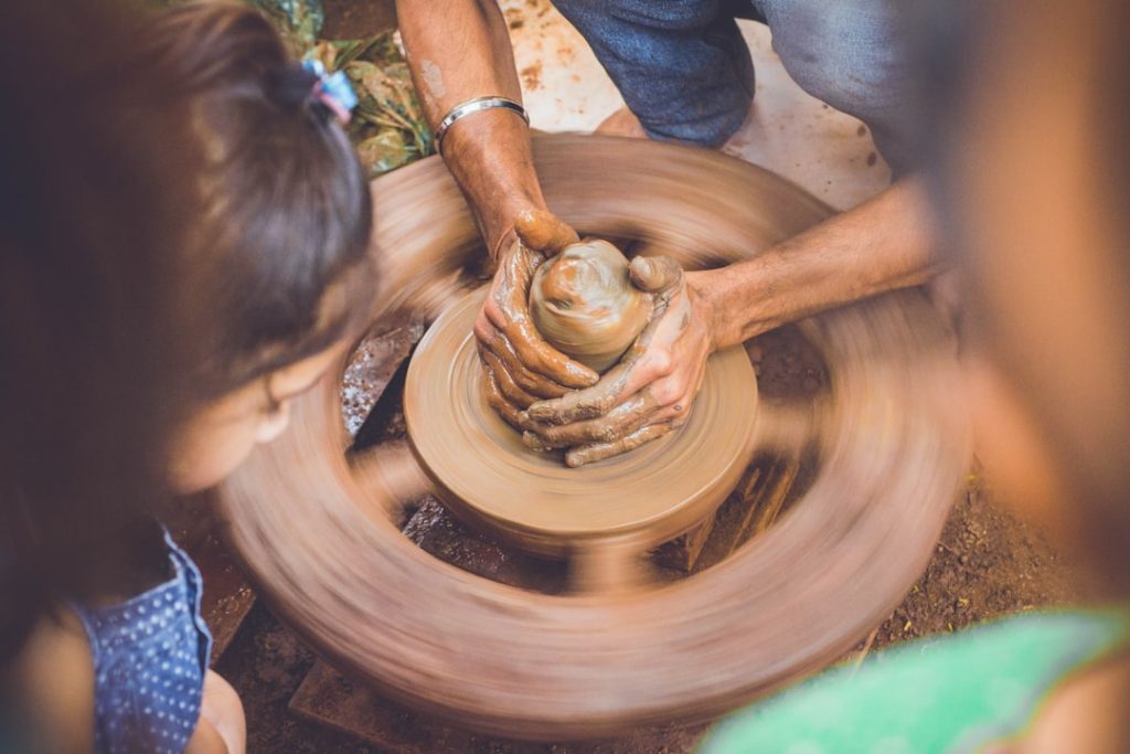 découvrez une sélection d'activités créatives qui stimuleront votre imagination et vous permettront de vous exprimer pleinement. que ce soit à travers l'art, l'écriture ou le bricolage, trouvez l'inspiration pour vos projets créatifs !