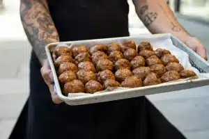 Temps de cuisson des boulettes de viande à la poêle : guide pratique