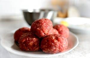 Temps de cuisson des boulettes de viande à la poêle : guide pratique