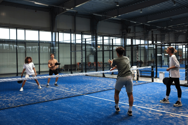 découvrez comment maximiser la rentabilité de votre terrain de padel grâce à des conseils pratiques et des stratégies efficaces pour attirer des joueurs et optimiser l'utilisation de votre espace.