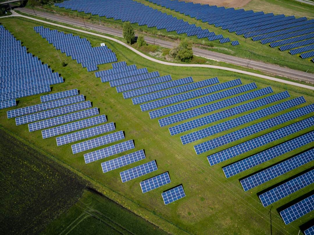 découvrez les panneaux solaires, une solution écologique et économique pour produire votre propre énergie. apprenez comment installer, utiliser et maximiser l'efficacité de vos panneaux solaires pour réduire vos factures d'électricité et contribuer à la préservation de l'environnement.